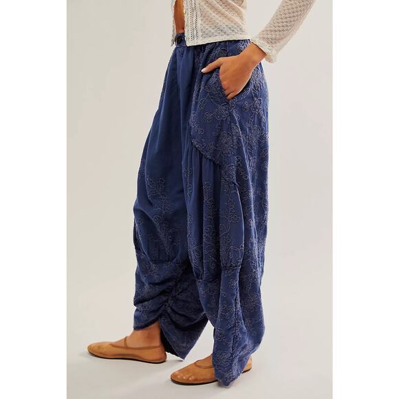 New FREE PEOPLE Easy Love Embroidered Pull-On Pants $228 MEDIUM Midnight Rain - Picture 3 of 5